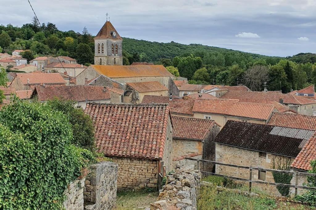 Gite Coquille Saint Jacques Villa Nanteuil-en-Vallee Exterior photo